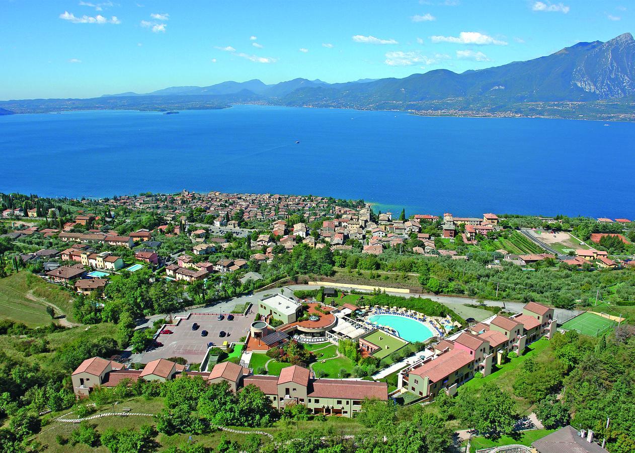 טורי דל בנקו Le Torri Del Garda Familyspa Resort מראה חיצוני תמונה